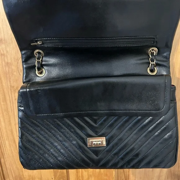 Trendy Boutique Black Quilted Shoulder Bag - Picture 2 of 6